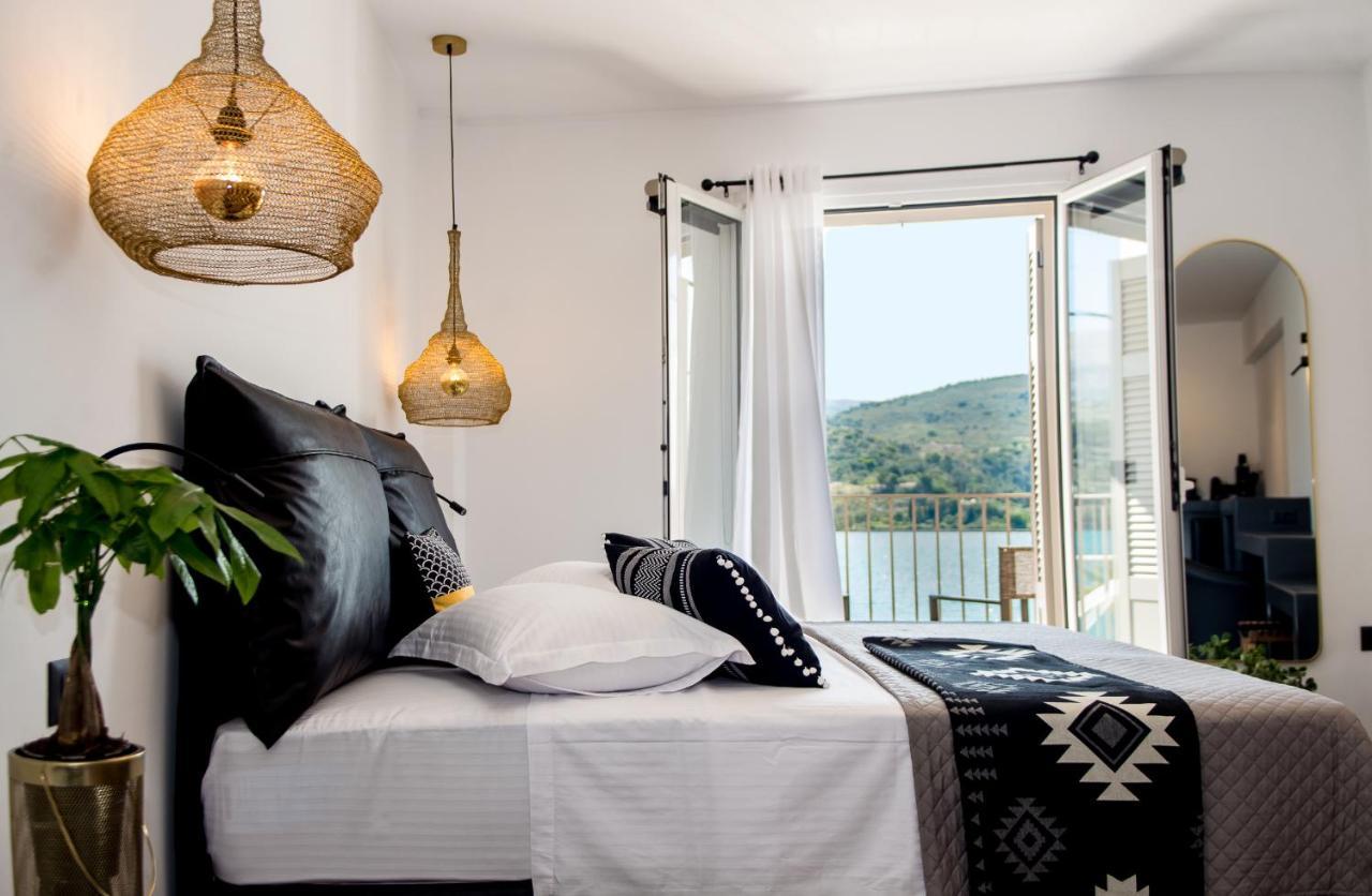 A & B Minimal Suite Ιι With Sea View In Argostoli Exterior photo
