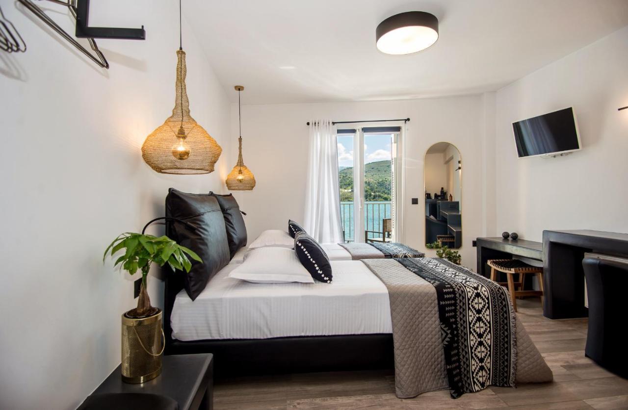 A & B Minimal Suite Ιι With Sea View In Argostoli Exterior photo