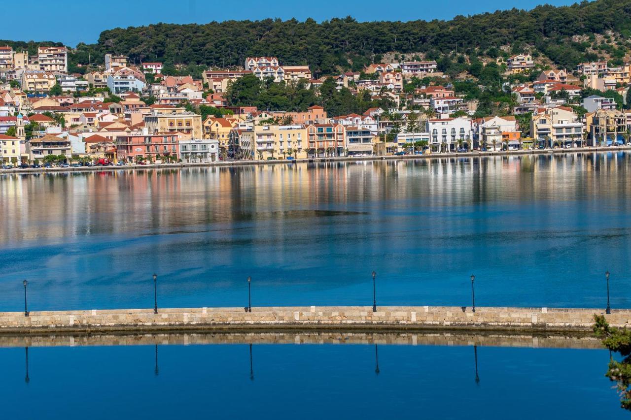 A & B Minimal Suite Ιι With Sea View In Argostoli Exterior photo